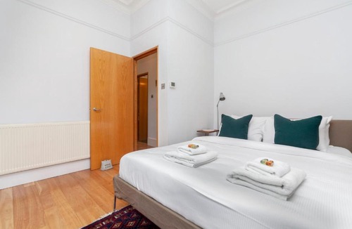 South Kensington Apartment | Beautiful Comfy 2 BDR apt with balcony, Chelsea