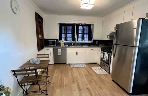 Concord House | Beautiful contemporary 2BDR - Concord
