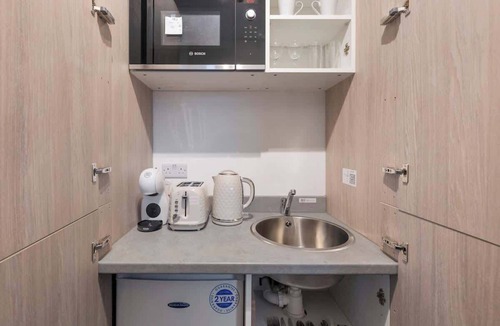 Brent Cross Apartment | Beautiful-Cosy-King Bed-Studio perfect for couples