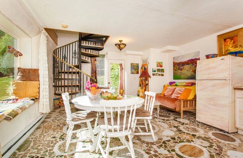 Leicester House | Beautiful Country Cottage!nStunning Mountain Views!nGreat Hiking to Waterfalls!