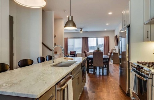 Nashville Apartment | Beautiful Downtown/Rtop Deck/12 Beds