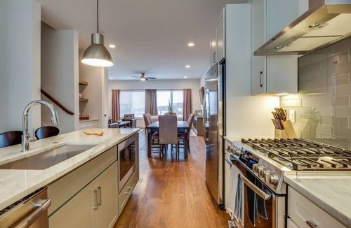 Nashville Apartment | Beautiful Downtown/Rtop Deck/12 Beds