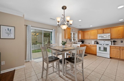 Raleigh House | Beautiful Eagle Ridge Home in Raleigh w/fenced in yard, near golf course!