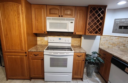 Mayhew Apartment | Beautiful Garden Apartment Weekly or Monthly Stays