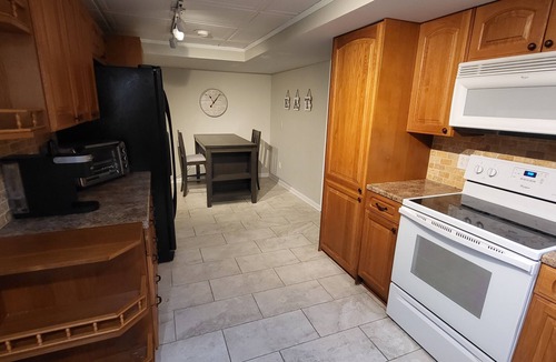 Mayhew Apartment | Beautiful Garden Apartment Weekly or Monthly Stays