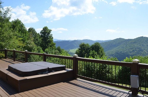 Sugar Grove House | Beautiful High End Home on the Mountain Top in Sugar Grove, NC
