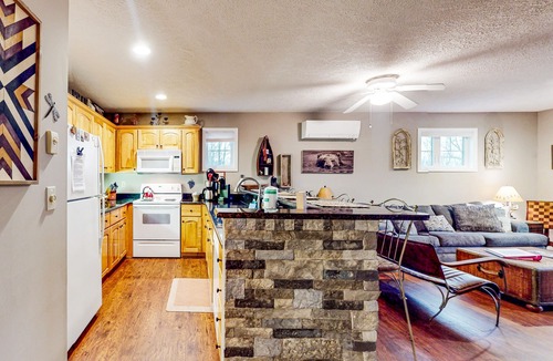 Seven Devils Condo | Beautiful home close to outdoor activities with WiFi, private washer/dryer, deck