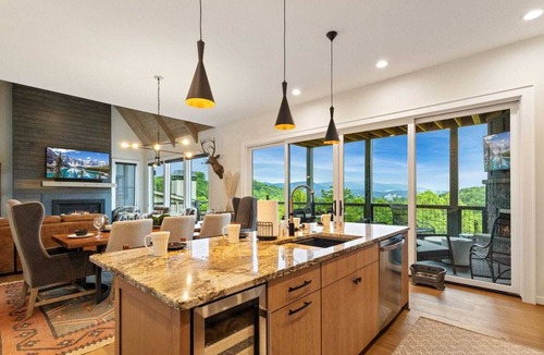 Lenoir House | Beautiful Home in the Blue Ridge Mountains