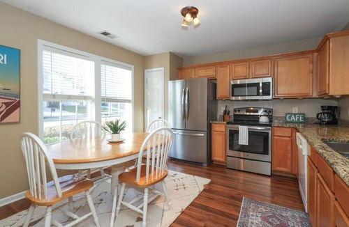East Forest House | Beautiful Home Near Uptown and South Park Mall