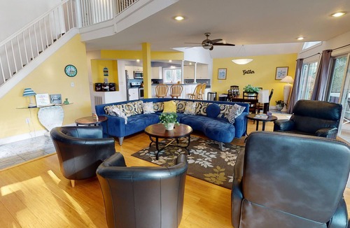 Henrico House | Beautiful home with scenic views of Lake Gaston
