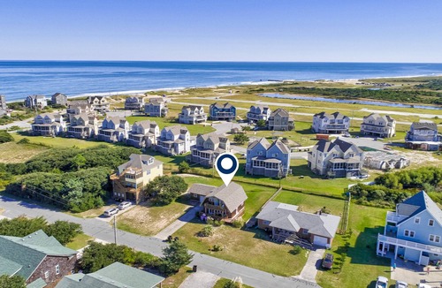 Buxton House | Beautiful house w/Shared Pool, Private Washer/Dryer, Central AC, Free WiFi