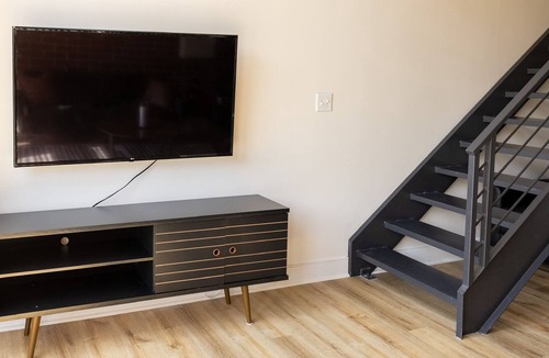 Third Ward Condo | Beautiful King Bed Loft in Downtown CLT w/ Free Wi-Fi & Parking