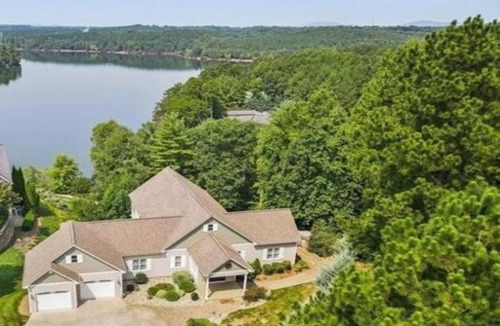 Granite Falls House | Beautiful Lake House with Mountain View