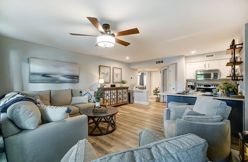 Mount Mourne Condo | Beautiful Lake Norman waterfront location! Steps to pool, lake, restaurant!