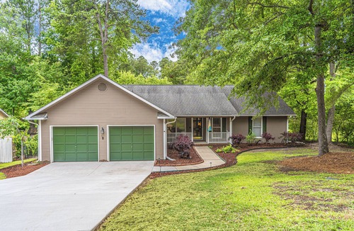 Westover House | Beautiful Lake View, 3BDR, Pet Friendly!