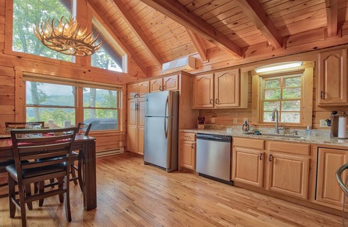 Maggie Valley Cabin | Beautiful Log Cabin with Panoramic Views