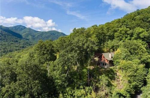 Maggie Valley Ski Chalet | Beautiful Log Cabin with Panoramic Views