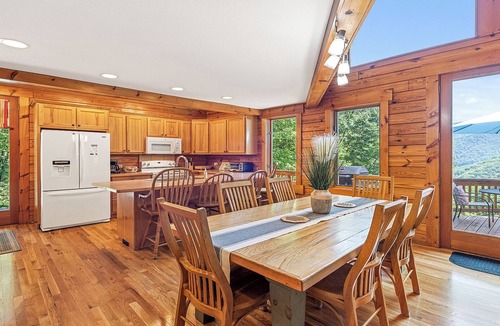 Maggie Valley Cabin | Beautiful Log Home with VIEWS! Hot Tub, Pool Table, High-Speed WIFI!