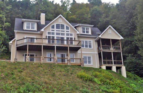 Laurel Park House | Beautiful Long Range Mountain Views, Minutes from Downtown Hendersonville, NC