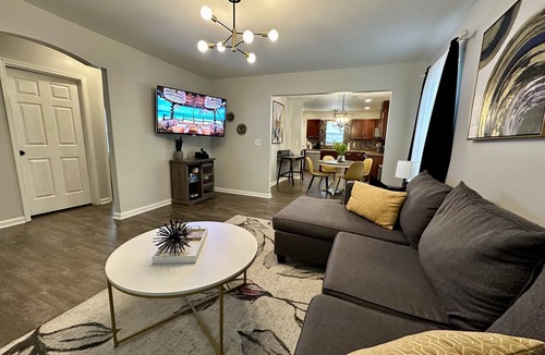 Southeast Raleigh House | Beautiful Modern House 5 minutes To Downtown Raleigh