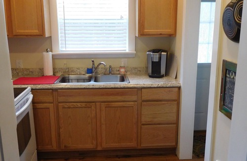 Hendersonville Cottage | Beautiful Mountain Getaway - All Four Breathtaking Seasons!