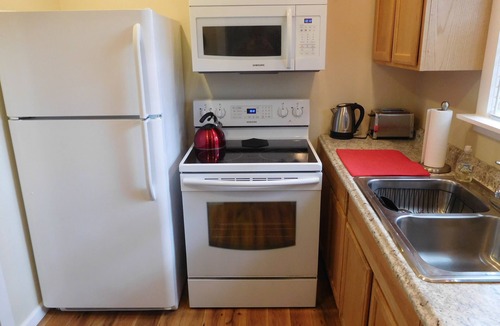 Hendersonville Cottage | Beautiful Mountain Getaway - All Four Breathtaking Seasons!