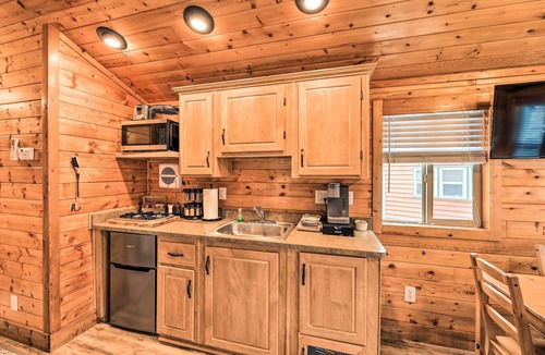 New Bern Apartment | Beautiful New Bern Studio Cabin w/Fire Pit!