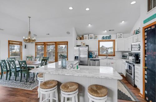 Whalehead Beach House | Beautiful OBX Home w, Pristine Views cottage
