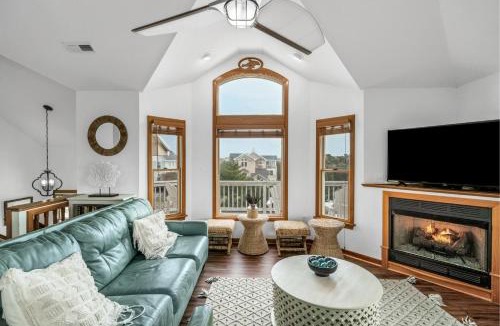 Whalehead Beach House | Beautiful OBX Home w, Pristine Views cottage