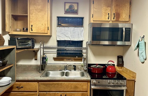 Unaka Cabin | Beautiful & peaceful cabin w deck, garden, firepit & walking trails.