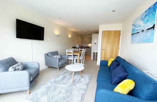 Porth Apartment | Beautiful Porth beach front 3 bedroom apartment