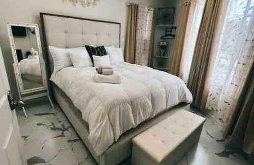Olde Huntersville Apartment | Beautiful Queen Luxury Suite Near Downtown Norfolk