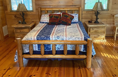 Murphy Cabin | Beautiful real log cabin in Wilderness Walk
