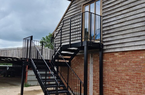 Mayfield Apartment | Beautiful Renovated Loft Room on Working Farm
