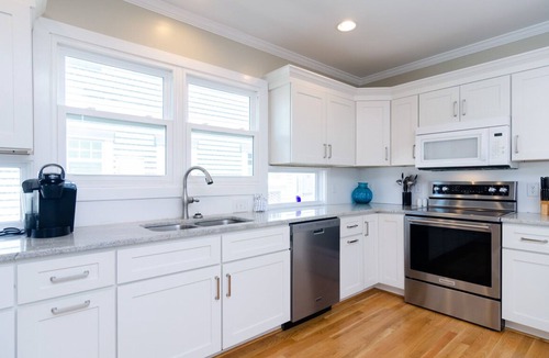 South End House | Beautiful sound-front home w boat slip and gazebo!