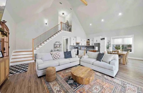 Quail Ridge House | Beautiful Spacious New Lakefront Home