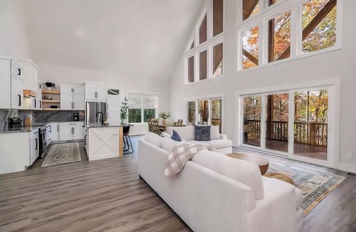 Quail Ridge House | Beautiful Spacious New Lakefront Home