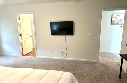 Winston - Salem House | Beautiful Spacious Family-Friendly Home