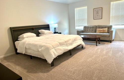 Winston - Salem House | Beautiful Spacious Family-Friendly Home