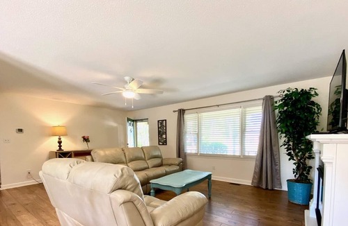 Kings Grant House | Beautiful sunny two bedroom home 5 minutes from the beach