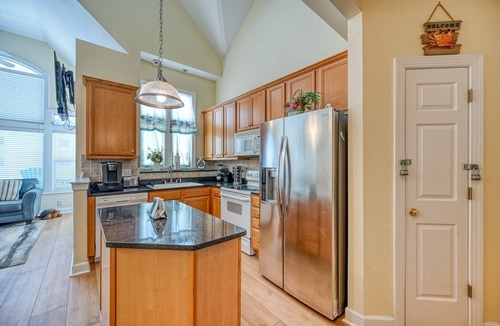 Surf City House | Beautiful Townhouse, Community Pool and Beach Access
