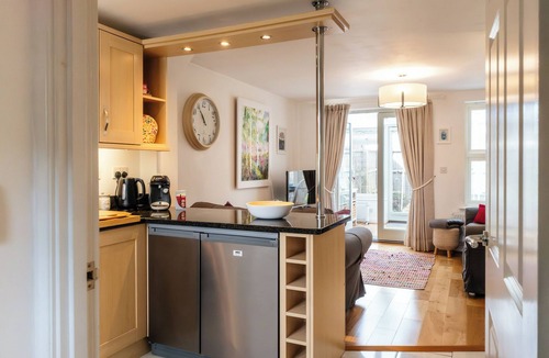 Stratton House | Beautiful Two BD Home Near Cirencester
