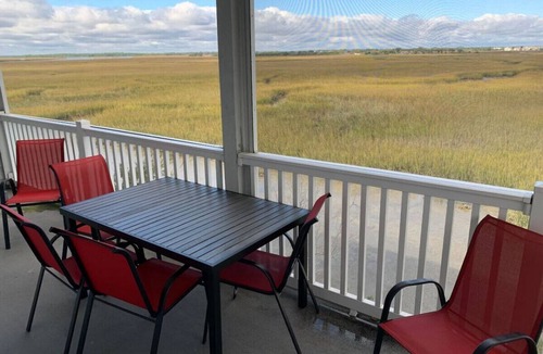 Folly Beach Condo | Beautiful views! W/Pool, pet friendly