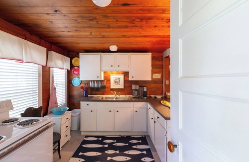 Minnesott Beach Cottage | Beautiful Waterfront Home W/Sleeping Porch on the Neuse River, outdoor shower.