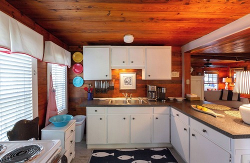 Minnesott Beach Cottage | Beautiful Waterfront Home W/Sleeping Porch on the Neuse River, outdoor shower.