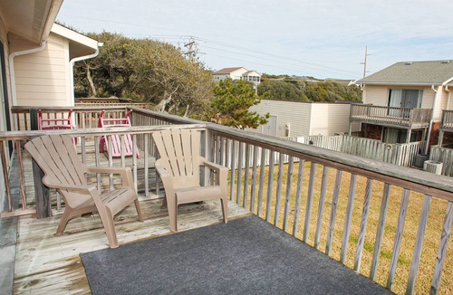 Pine Knoll Shores Condo | Beautifully Decorated Condo with Private Balcony, Free WiFi, Shared Pool, W/D