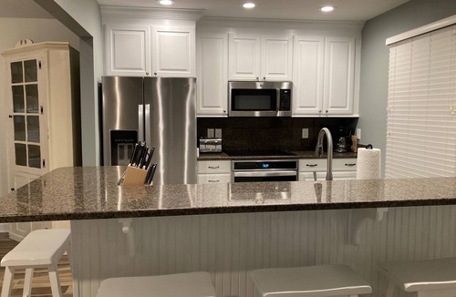 Buck Island House | BEAUTIFULLY DECORATED ~ CLOSE TO THE BEACH ~ 5 BEDROOM/4 BATH