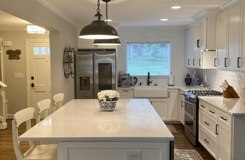 Raleigh House | Beautifully remodeled 3BR Home in Raleigh's North Hills Dining &Shopping area