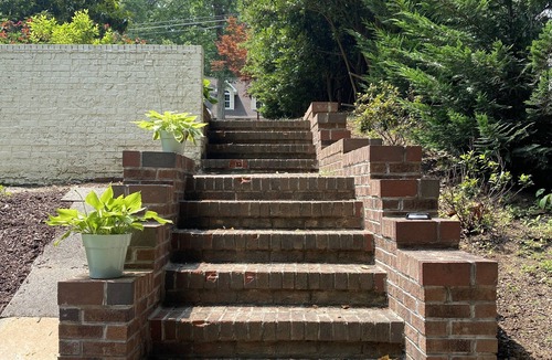 Raleigh House | Beautifully remodeled 3BR Home in Raleigh's North Hills Dining &Shopping area