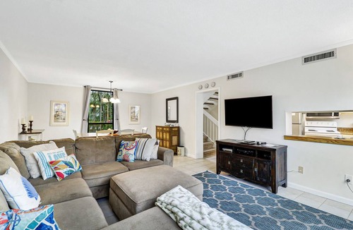 Hilton Head Island Condo | Beautifully Decorated - Close to the beach and Coligny!